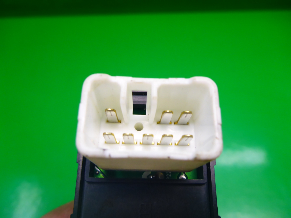 Кнопка стеклоподъемника