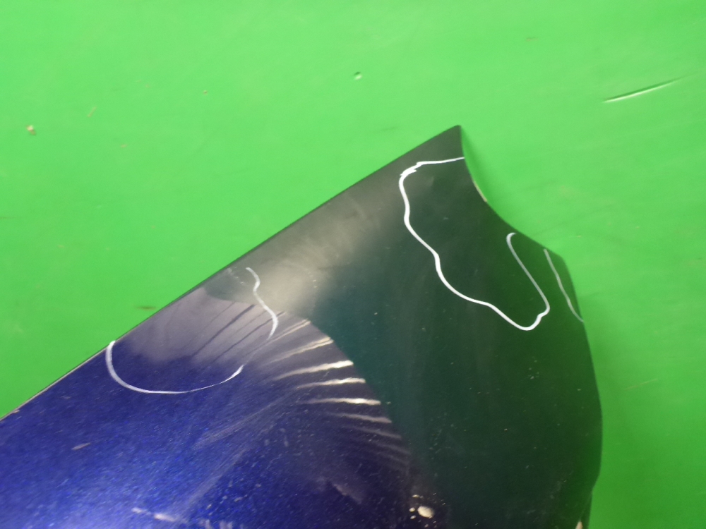 Крыло переднее правое