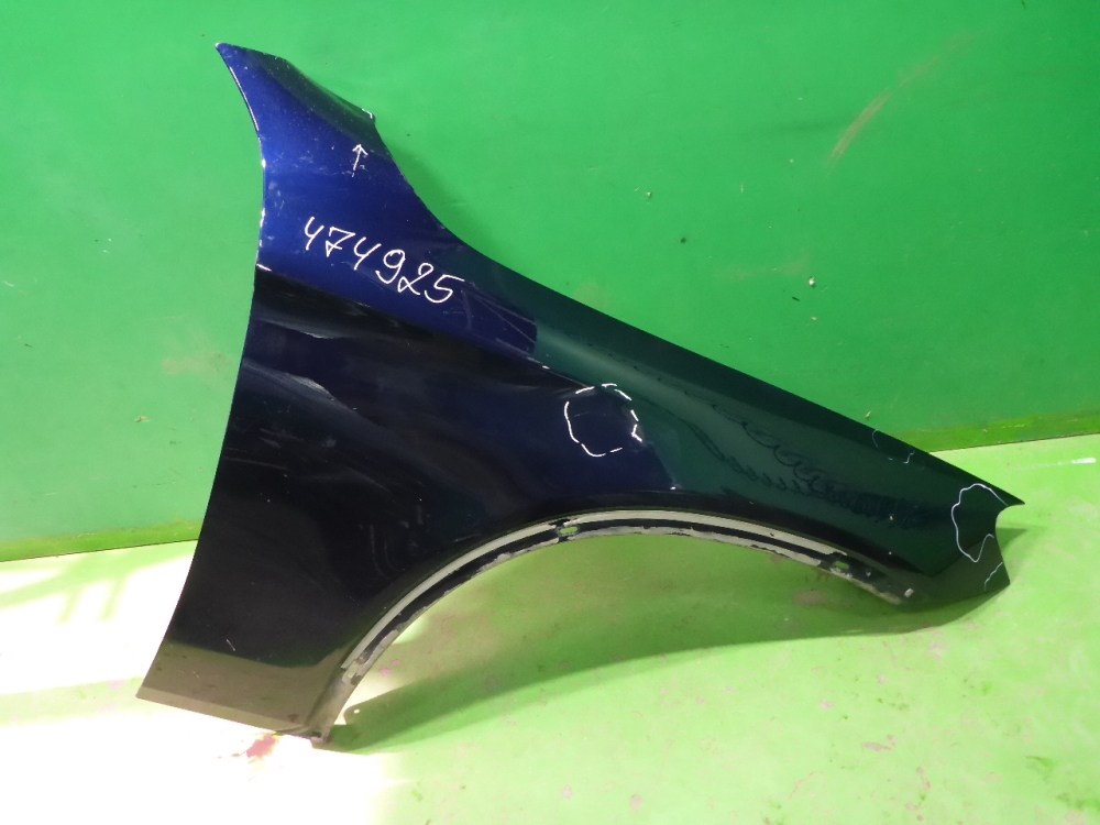 Крыло переднее правое