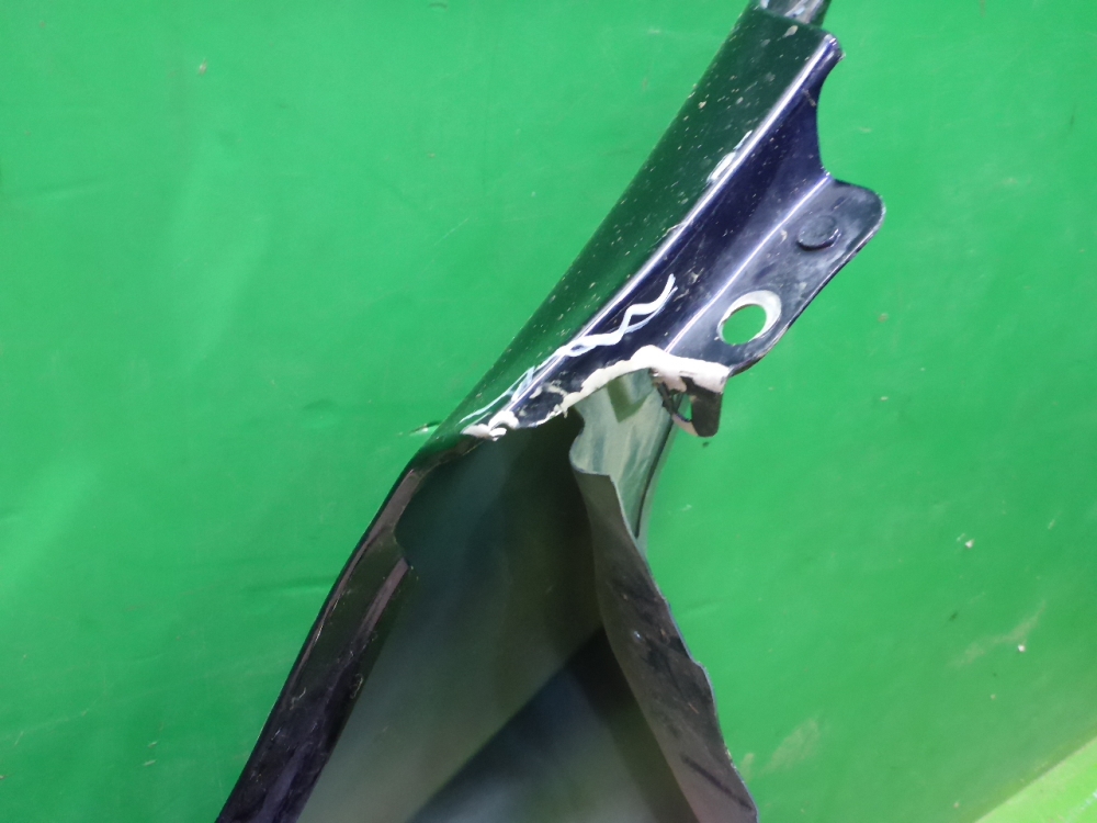 Крыло переднее правое