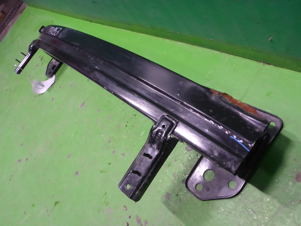 Усилитель переднего бампера