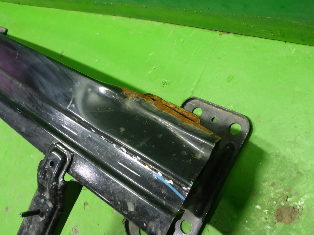 Усилитель переднего бампера