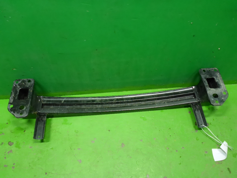 Усилитель переднего бампера