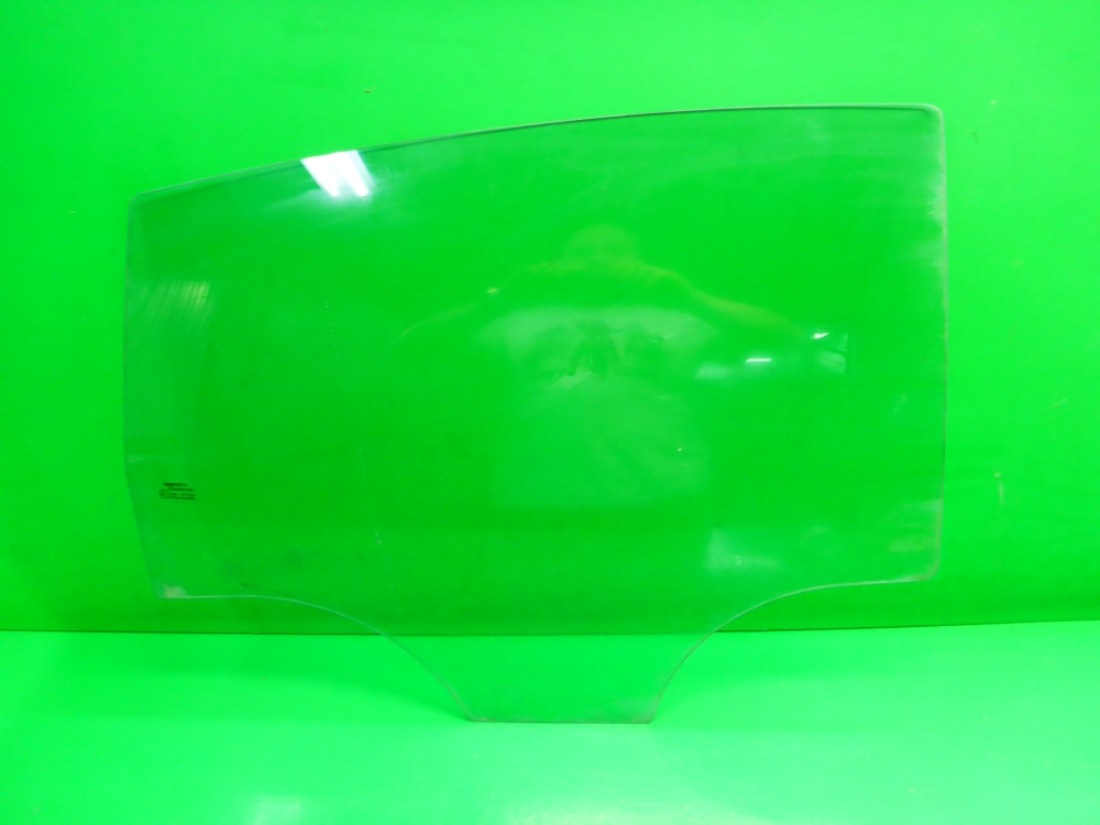 Стекло двери задней правой