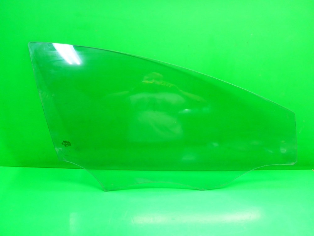 Стекло двери передней правой