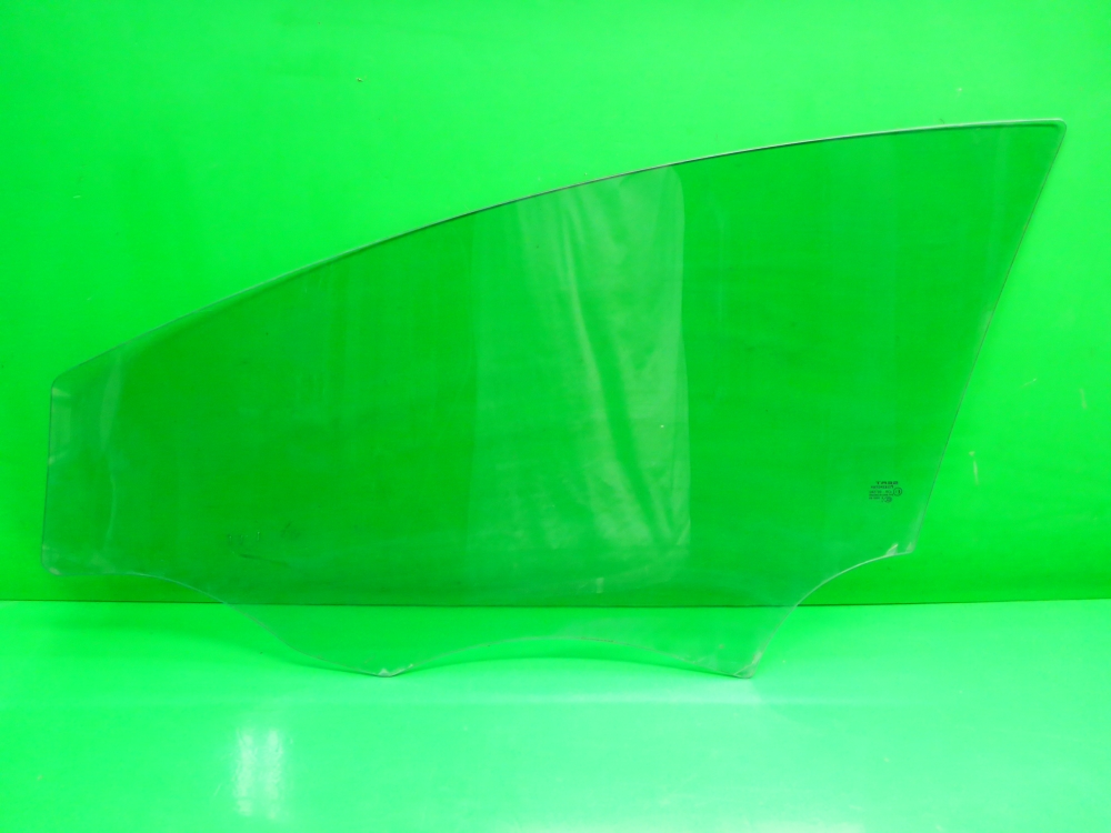 Стекло двери передней правой