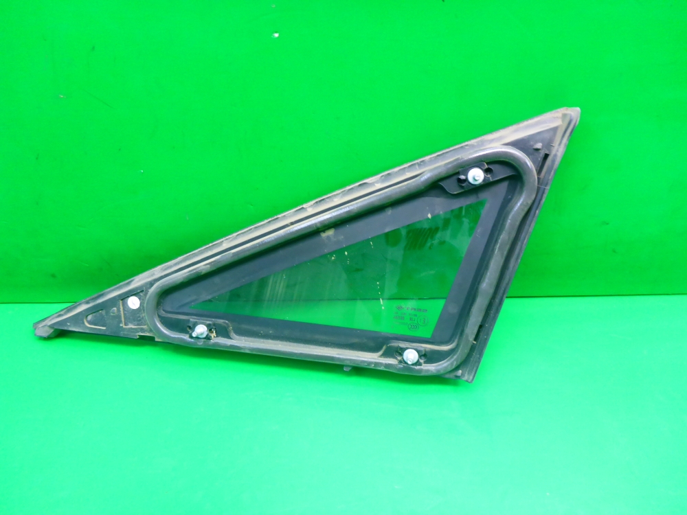 Стекло кузовное глухое правое