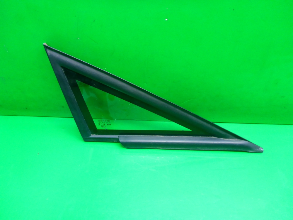 Стекло кузовное глухое правое