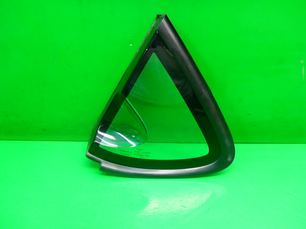 Стекло кузовное глухое левое