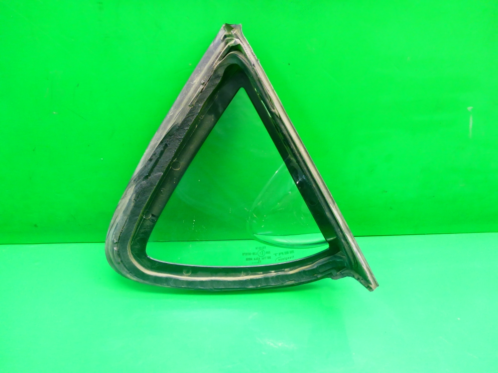 Стекло кузовное глухое левое