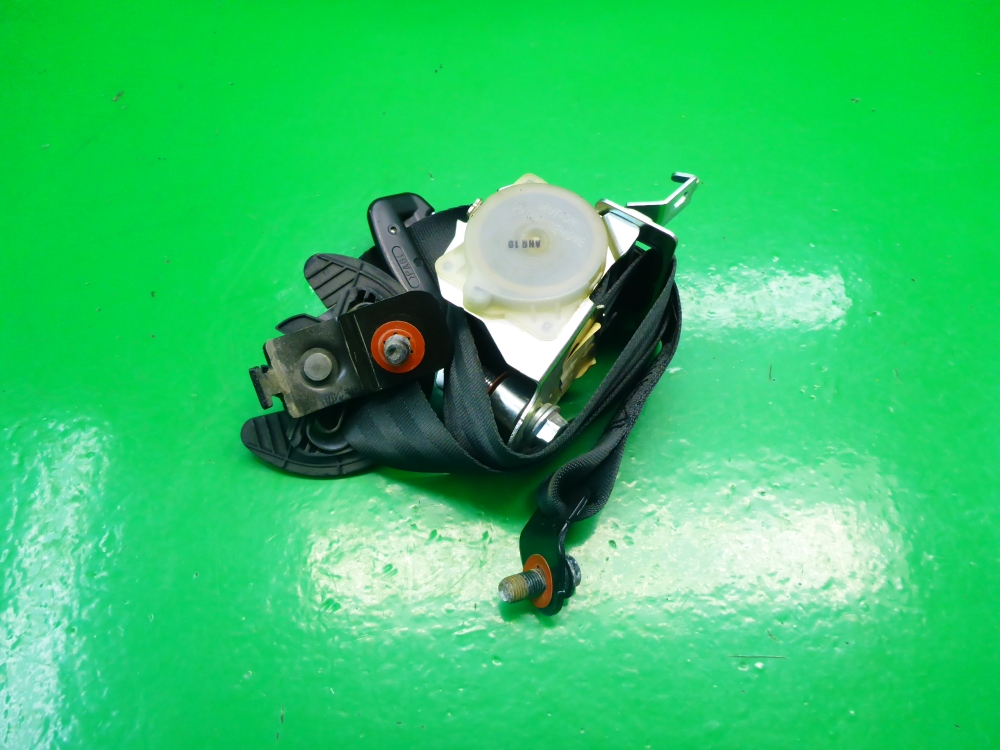 Ремень безопасности