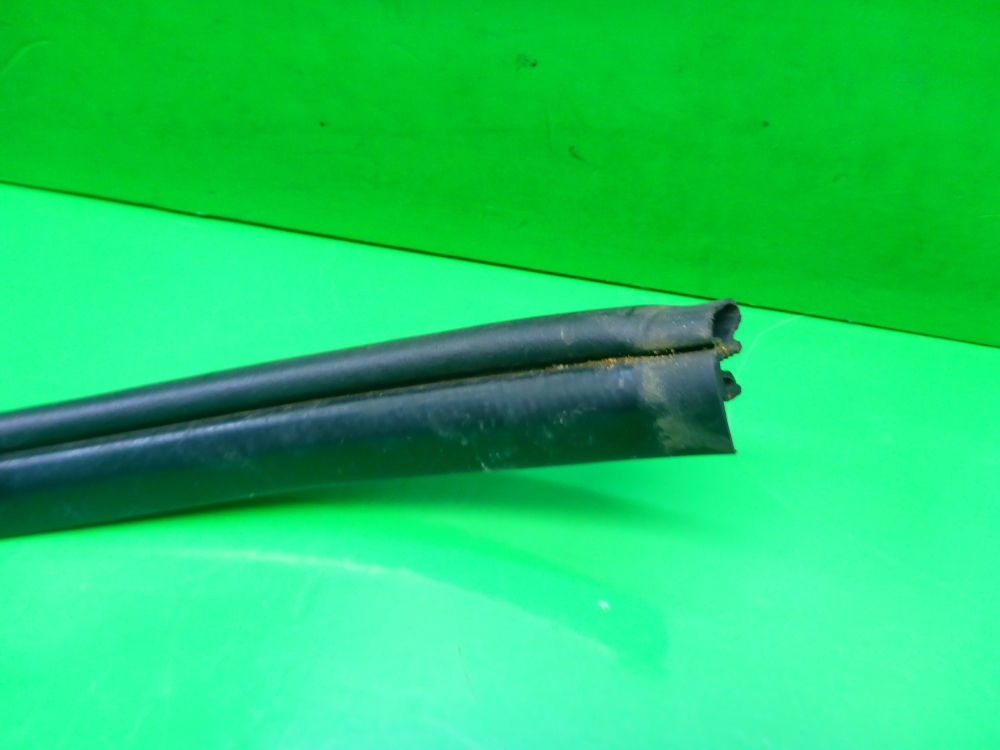 Уплотнитель двери