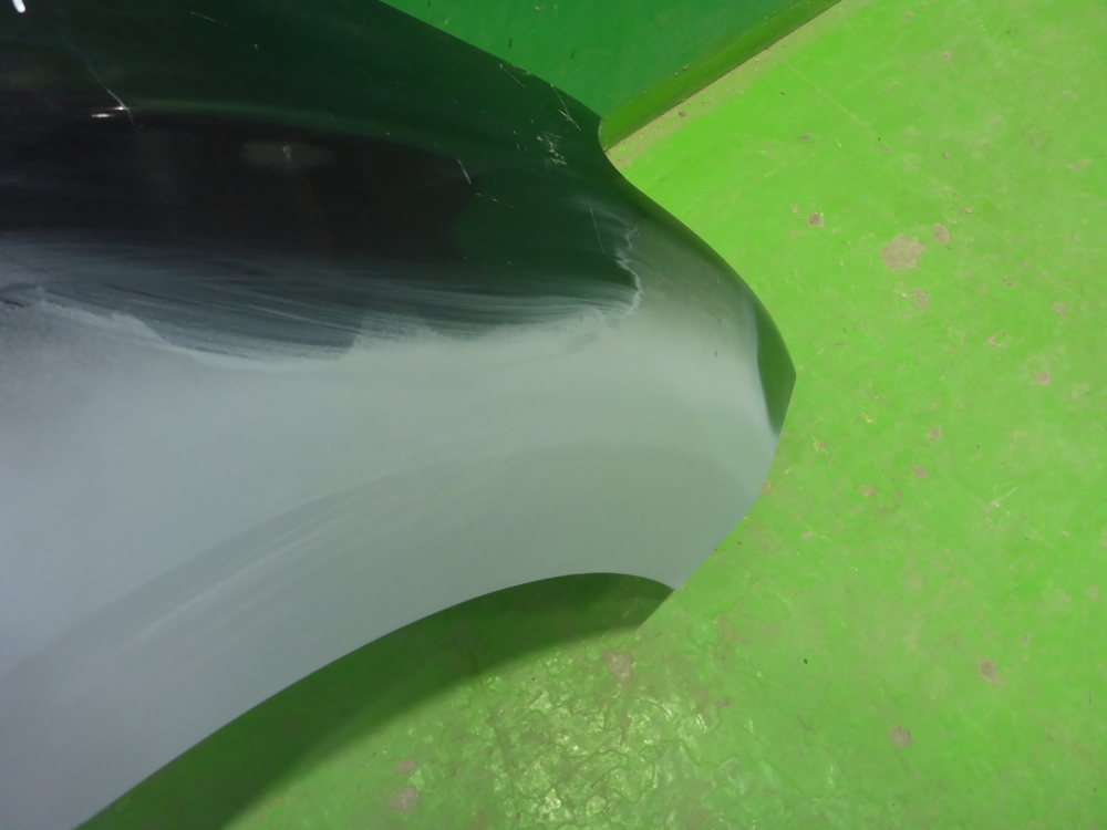 Крыло переднее правое