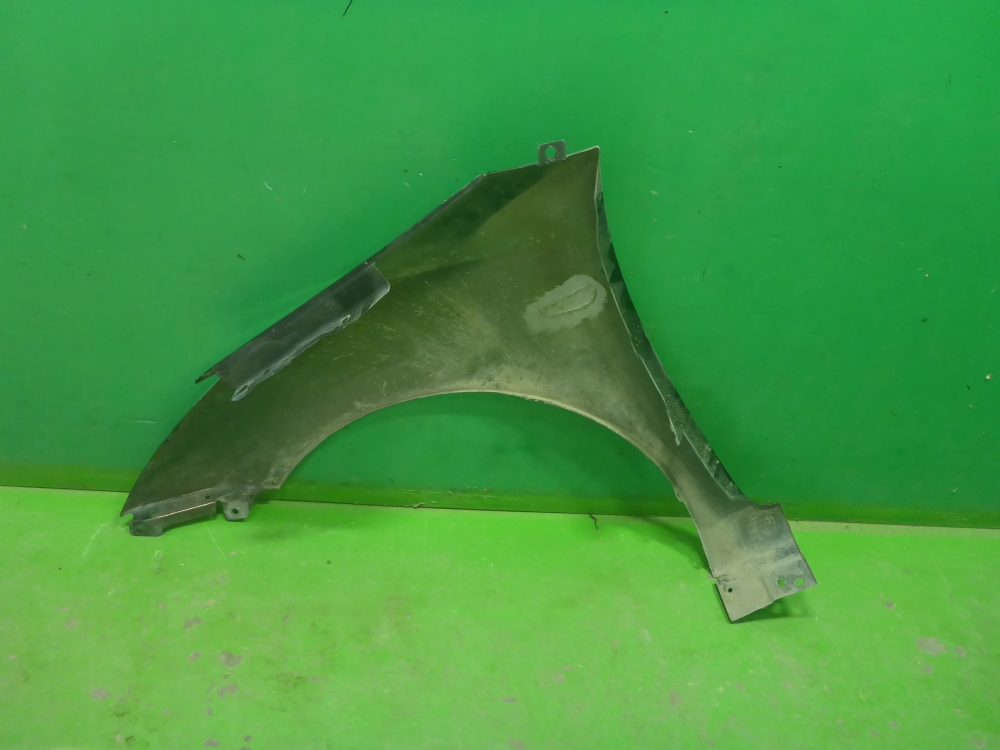 Крыло переднее правое