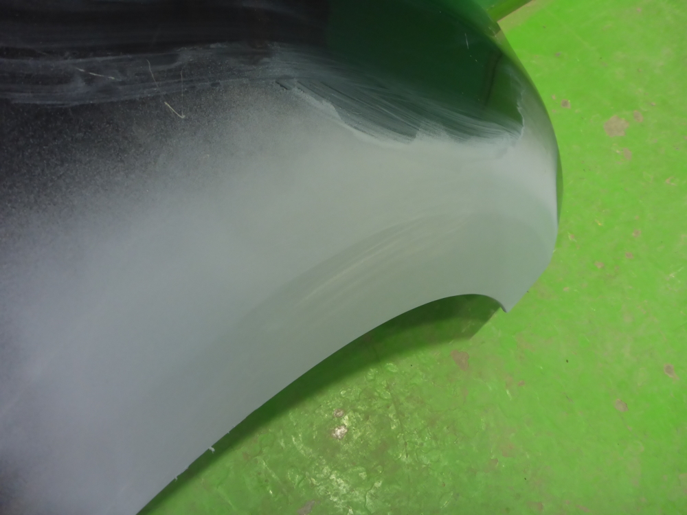 Крыло переднее правое