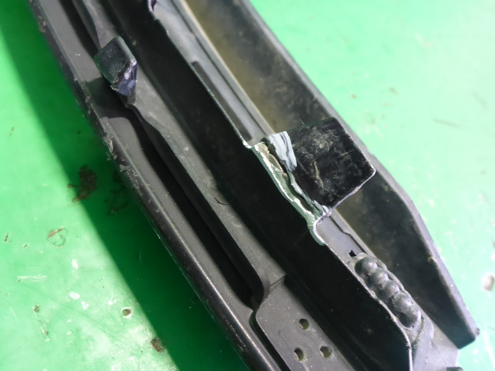 Накладка заднего крыла левого