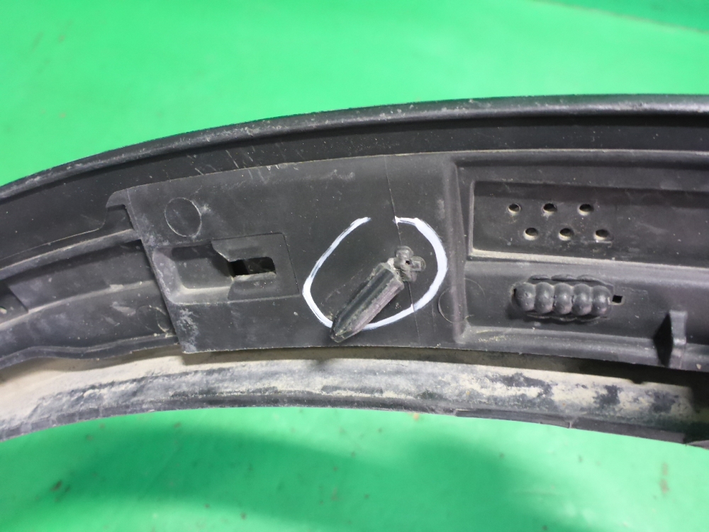 Накладка заднего крыла левого