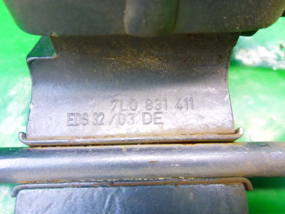 Петля двери передней левой нижняя