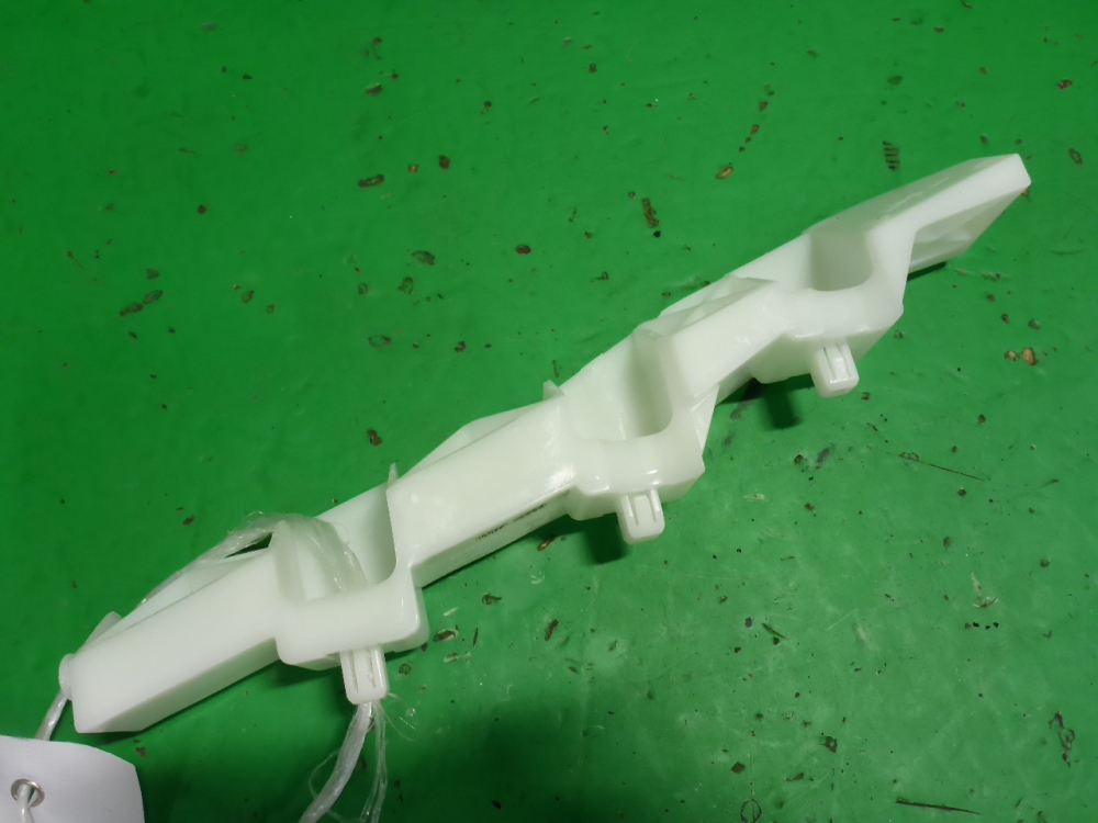 Кронштейн переднего бампера левый