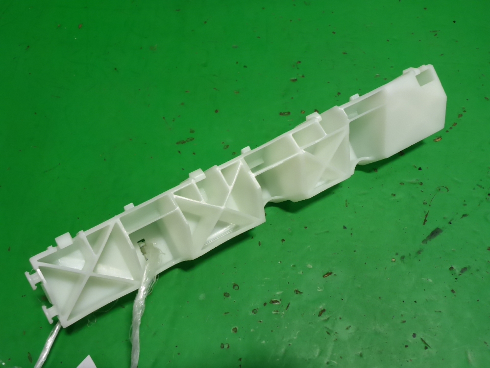 Кронштейн переднего бампера левый