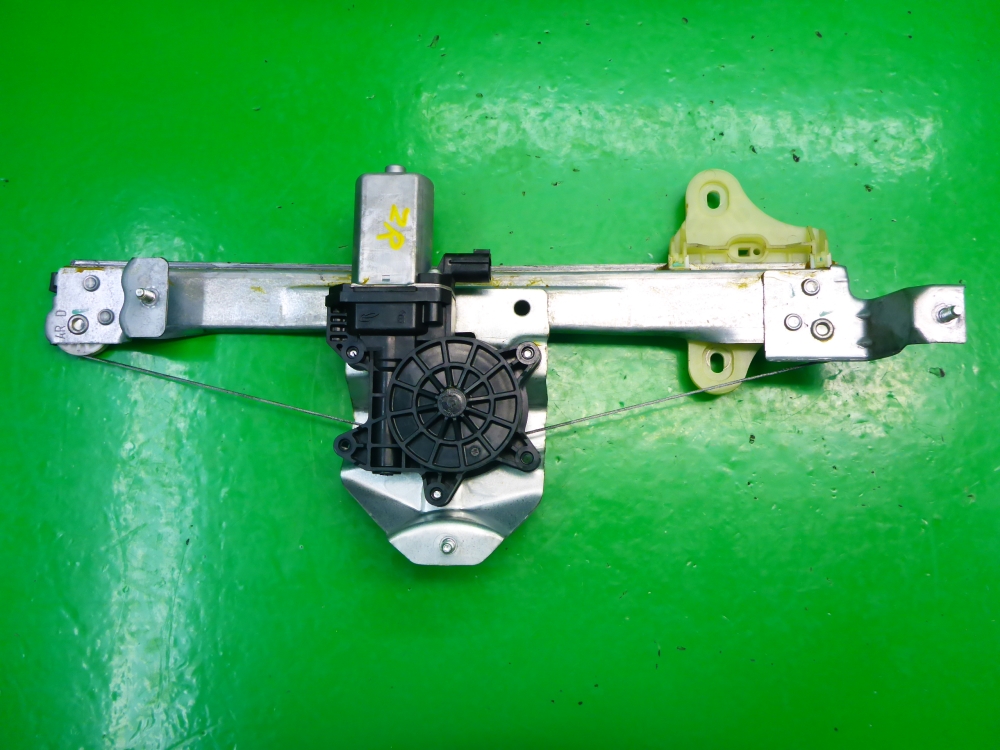 Стеклоподъемник электр. задний правый