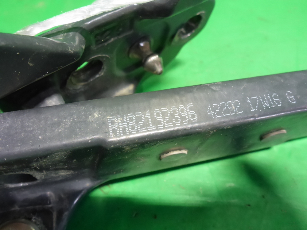 Петля решетки радиатора