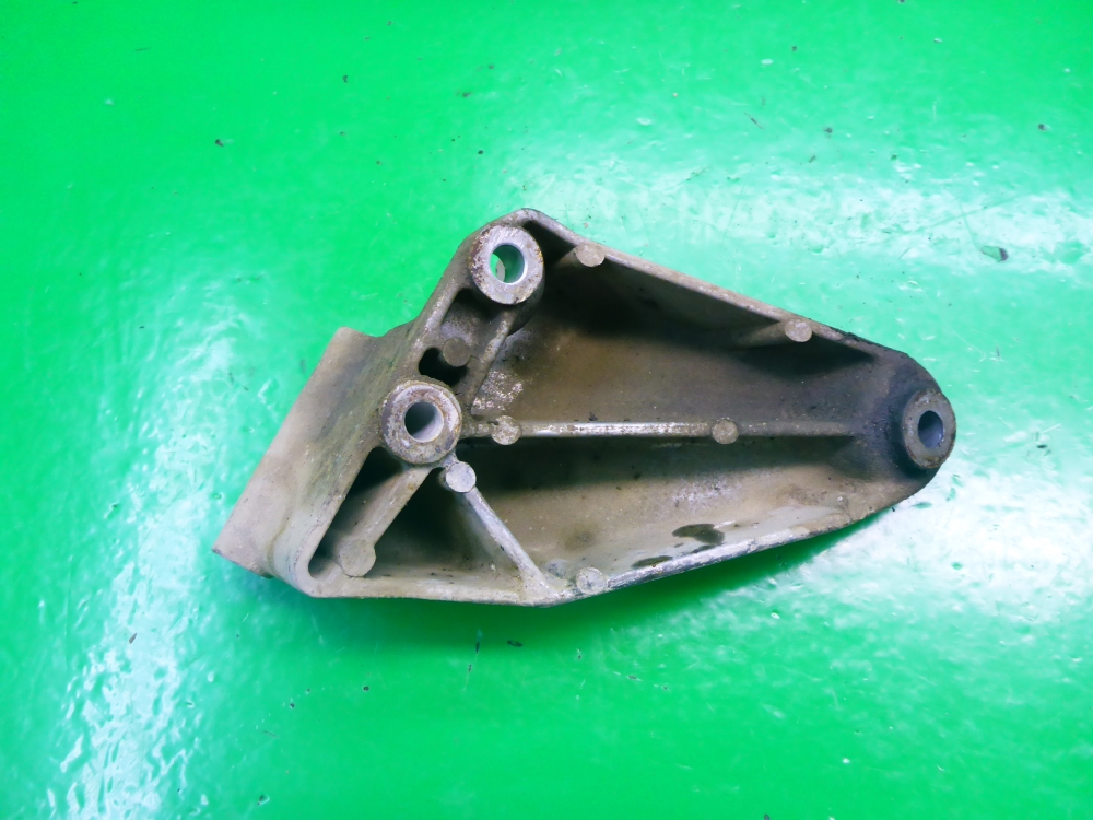 Кронштейн генератора