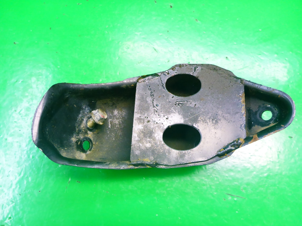 Кронштейн КПП левый