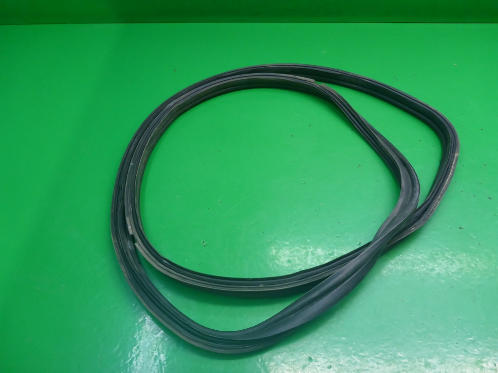 Уплотнитель багажника