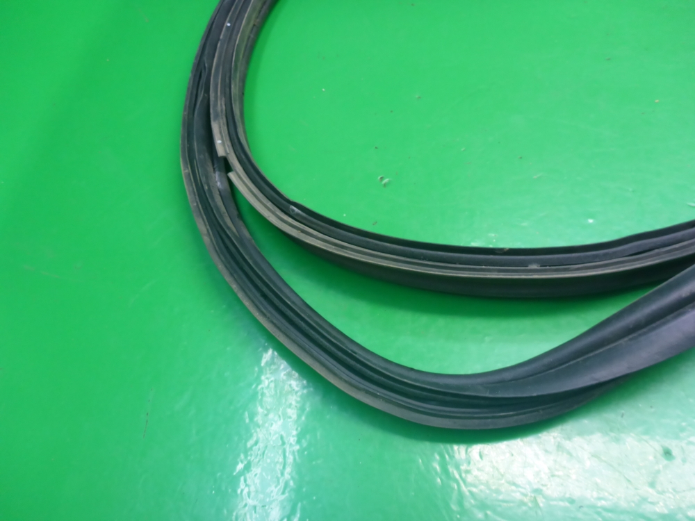 Уплотнитель багажника