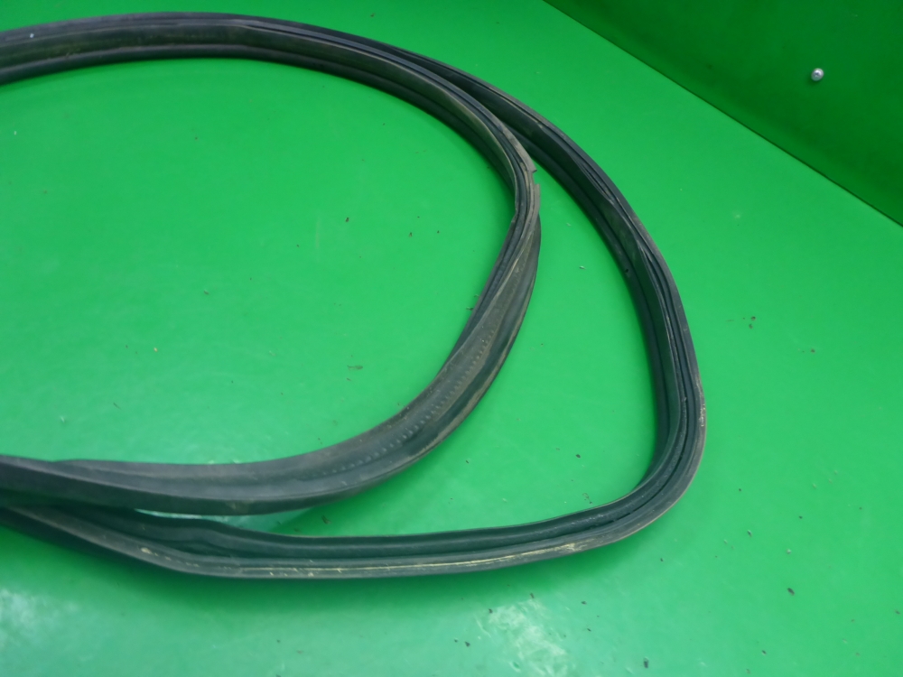 Уплотнитель багажника