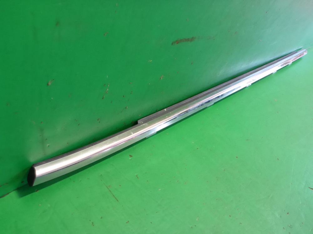 Накладка стекла заднего правого