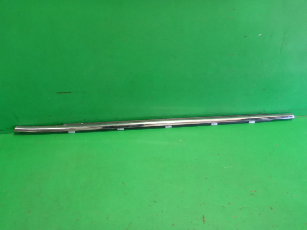 Накладка стекла заднего правого