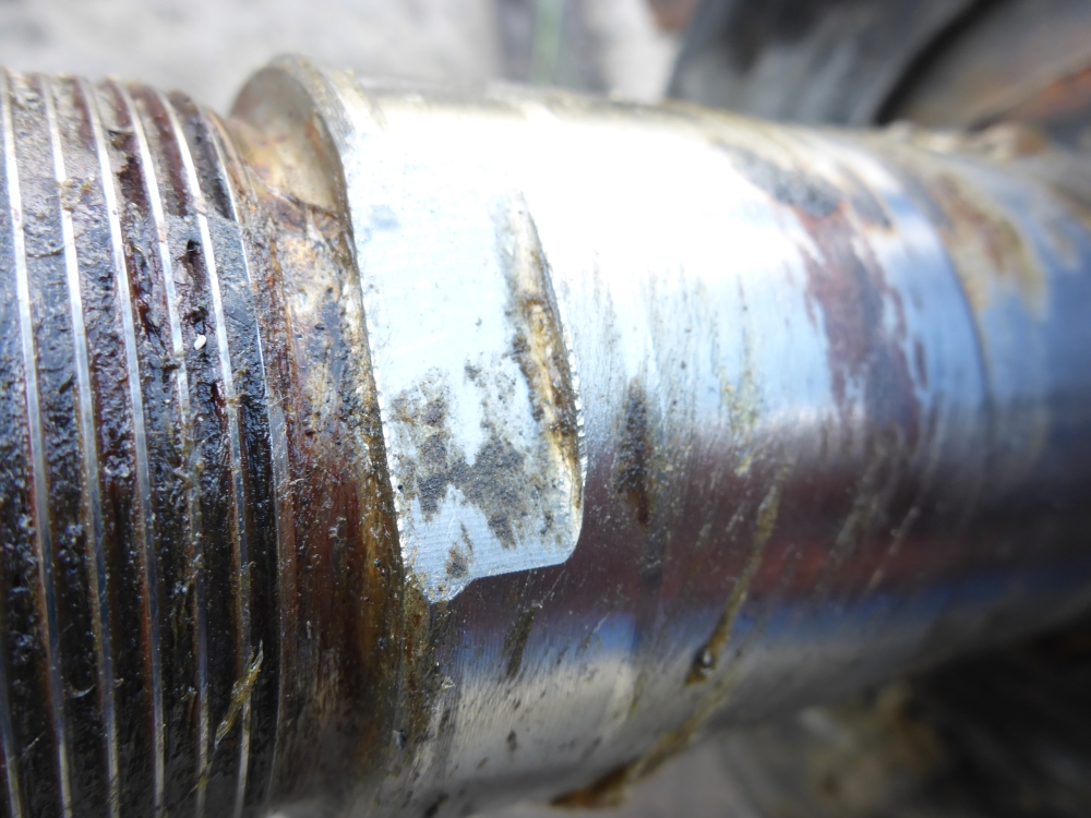 Кулак поворотный передний левый