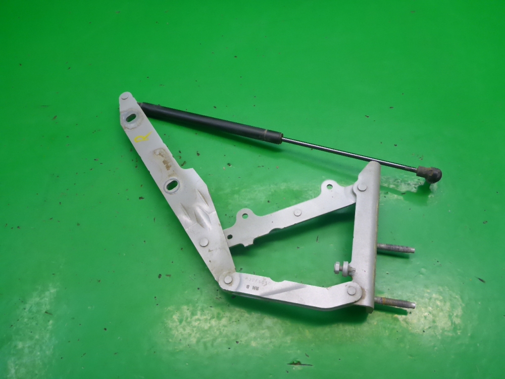 Петля капота правая