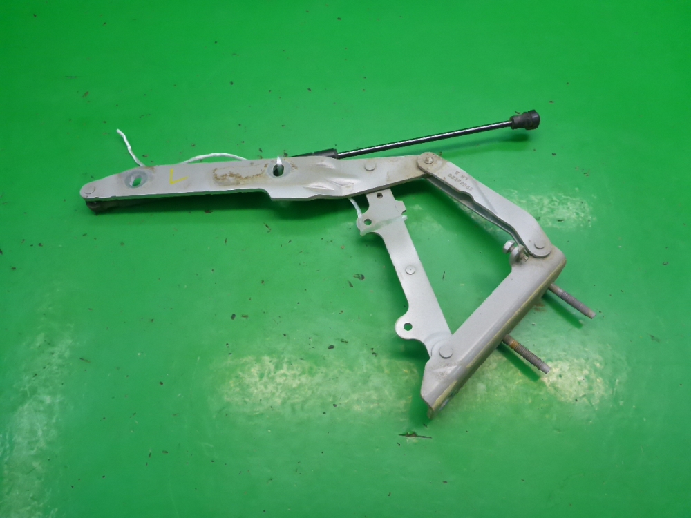 Петля капота левая