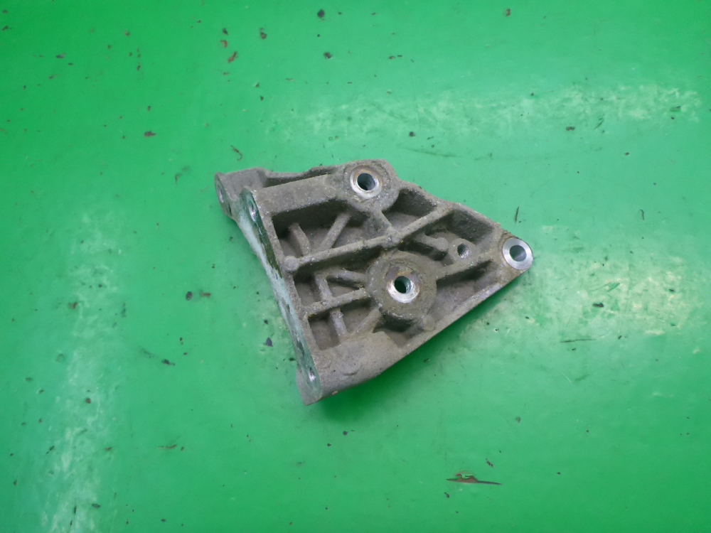 Кронштейн ГУР