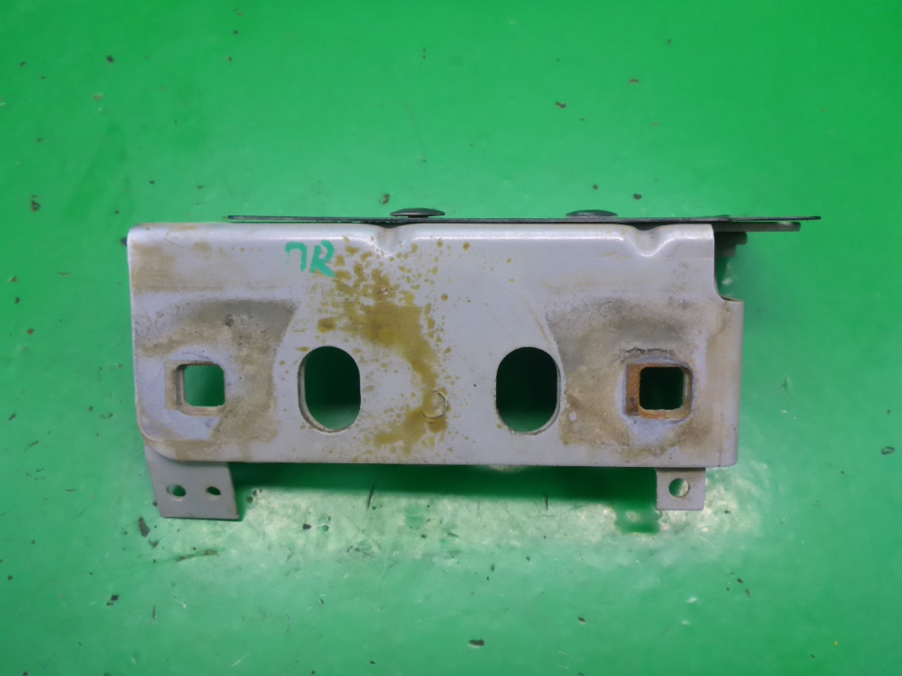 Кронштейн передней панели