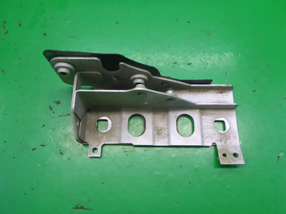 Кронштейн передней панели