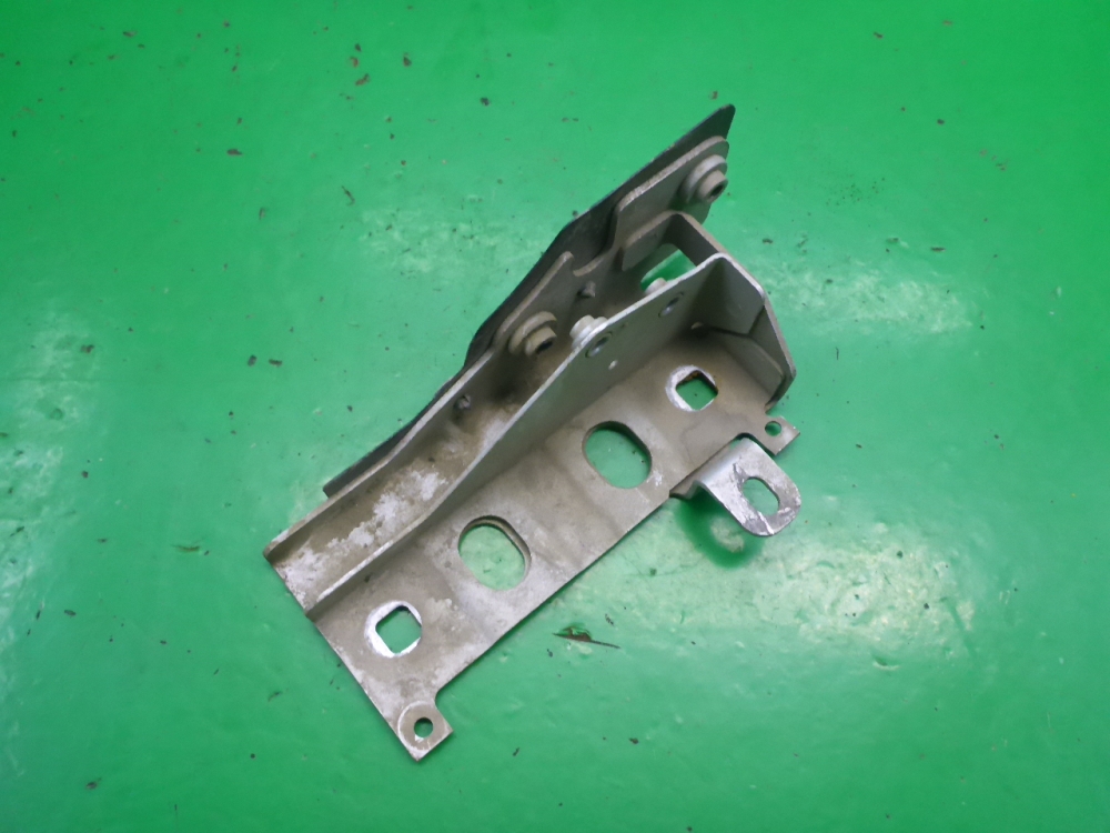 Кронштейн передней панели