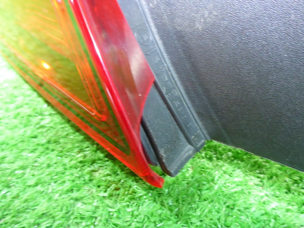 Фонарь задний наружный левый