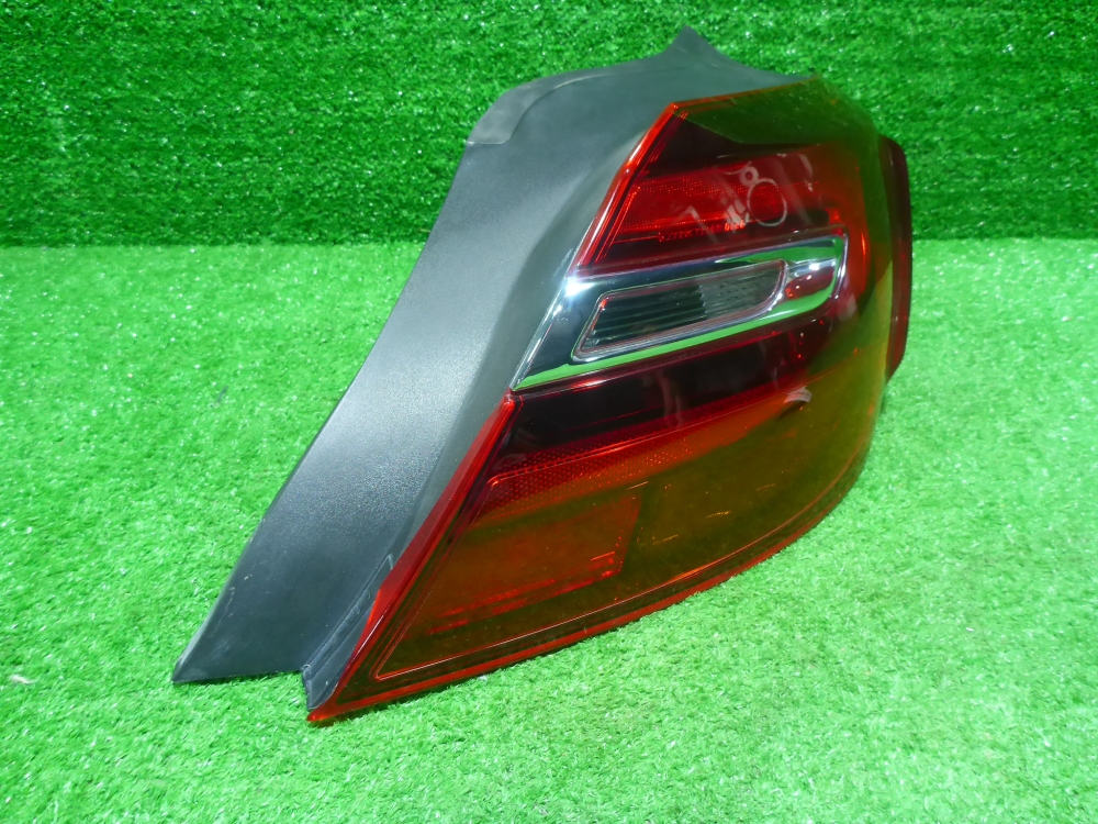 Фонарь задний наружный правый