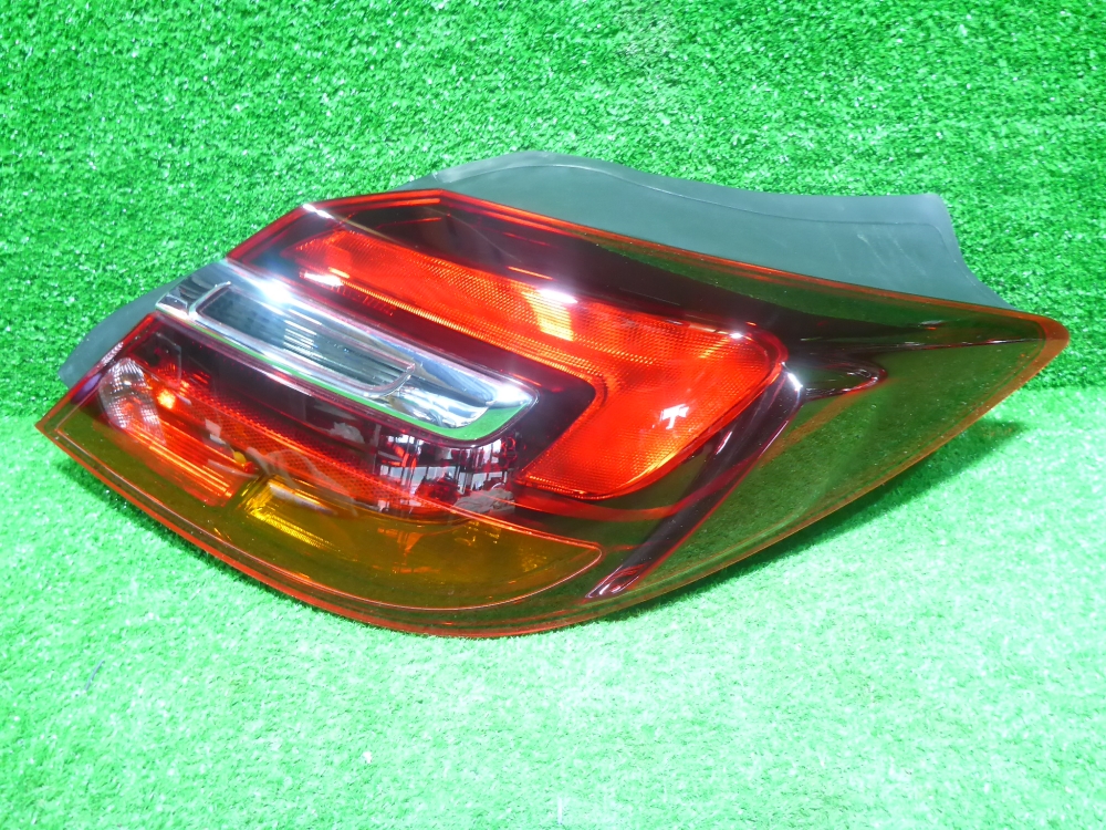 Фонарь задний наружный правый