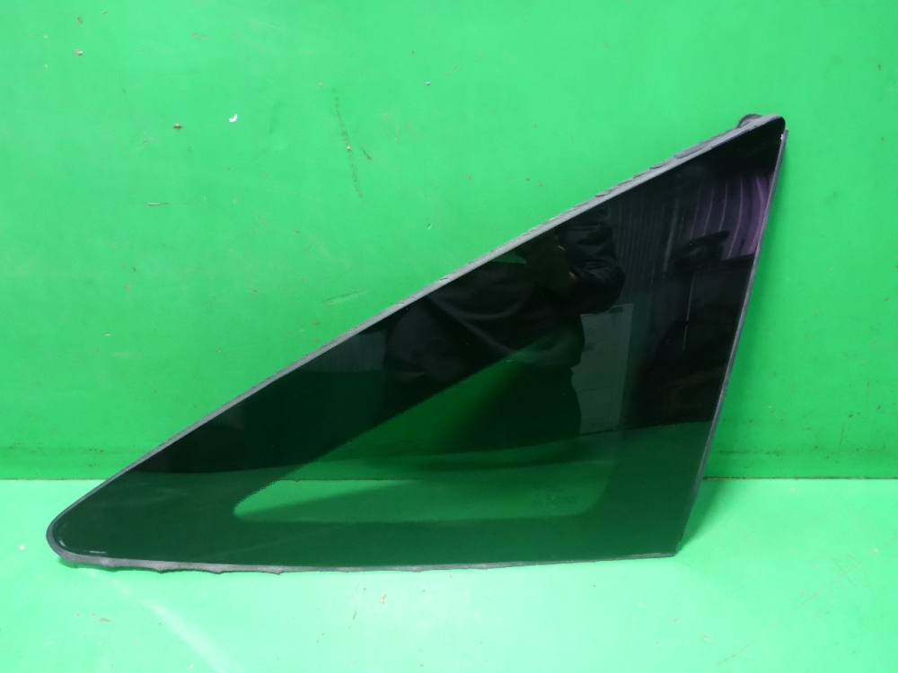 Стекло кузовное глухое правое