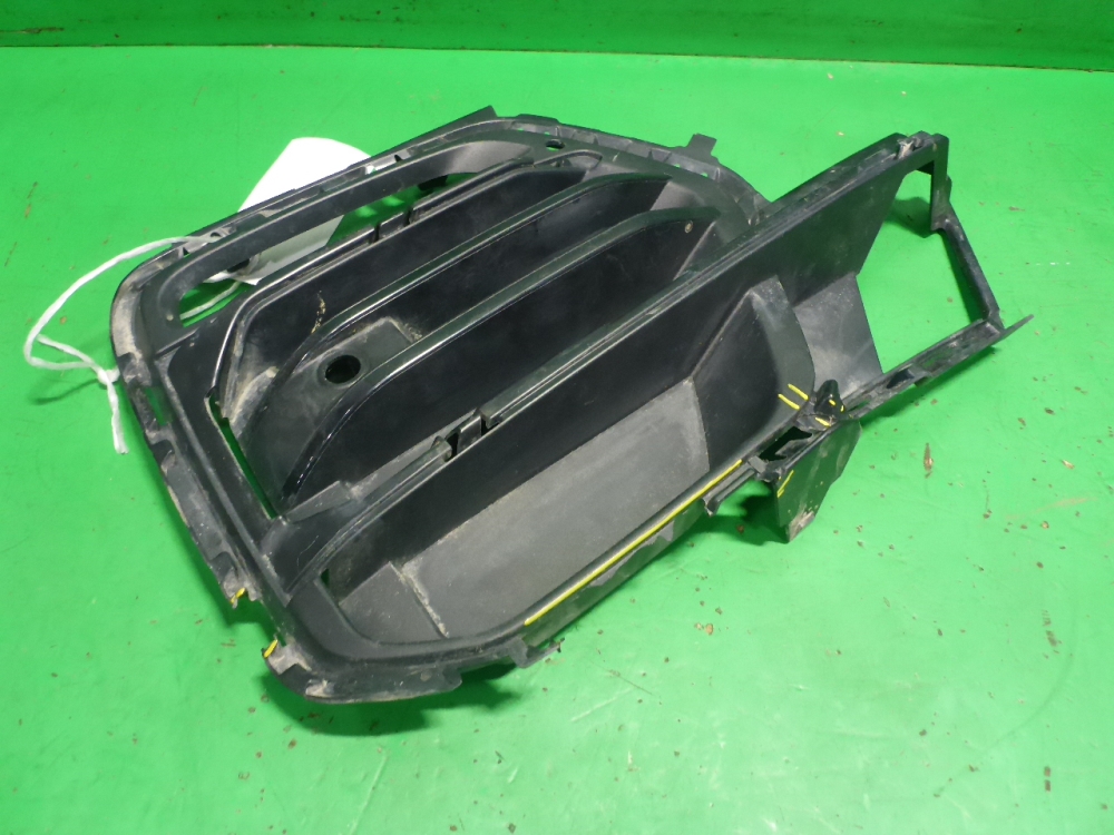 Решетка в бампер правая