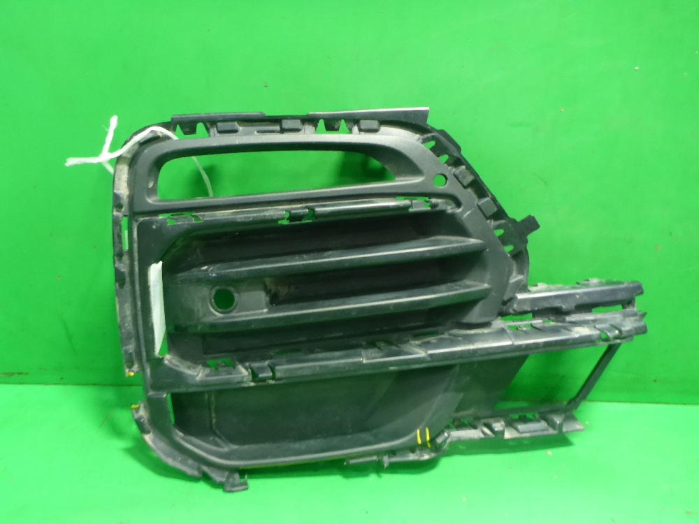 Решетка в бампер правая