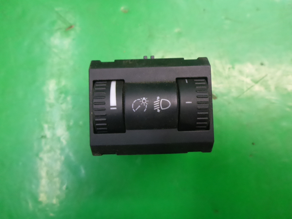 Кнопка корректора фар