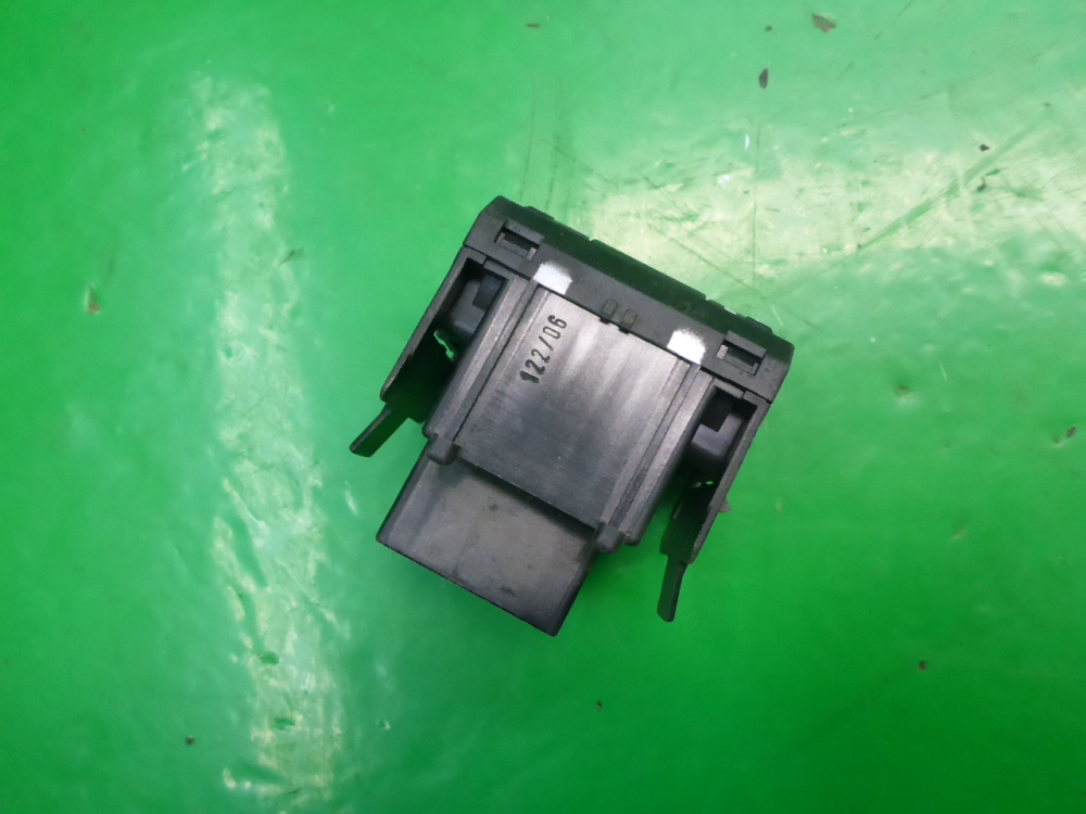 Кнопка корректора фар