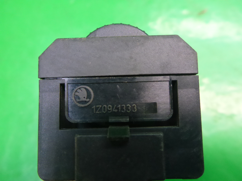 Кнопка корректора фар