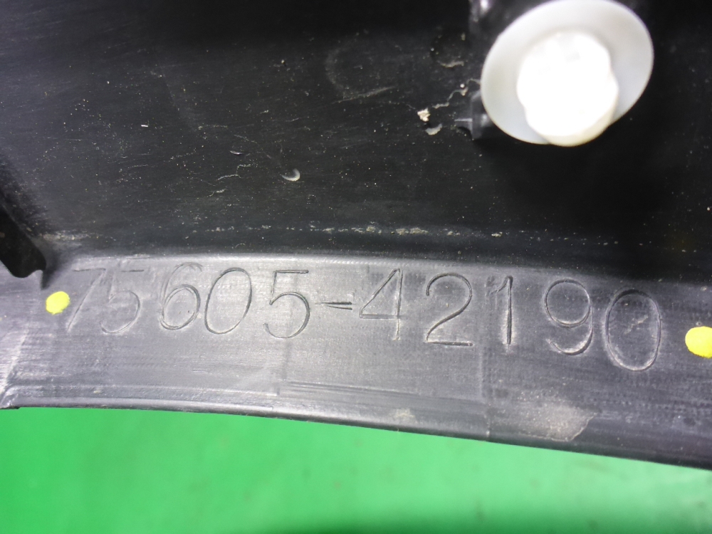 Накладка заднего крыла правого